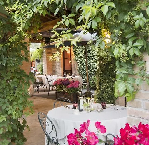 Tenuta Di Canonica מלון